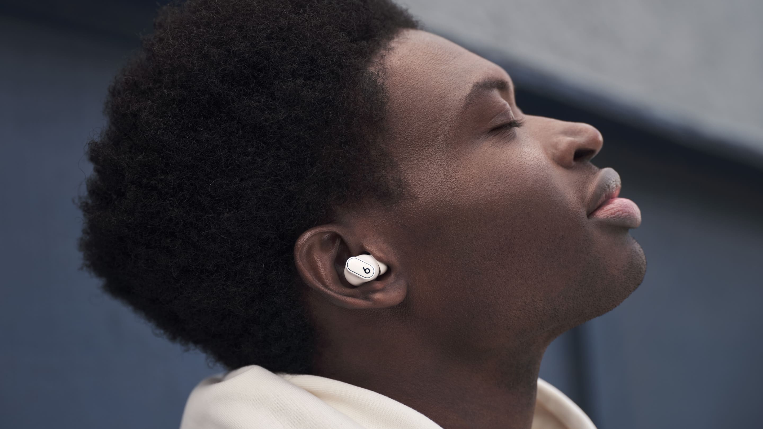 beats-studio-buds-true-wireless-noise-canceling-earbuds-8