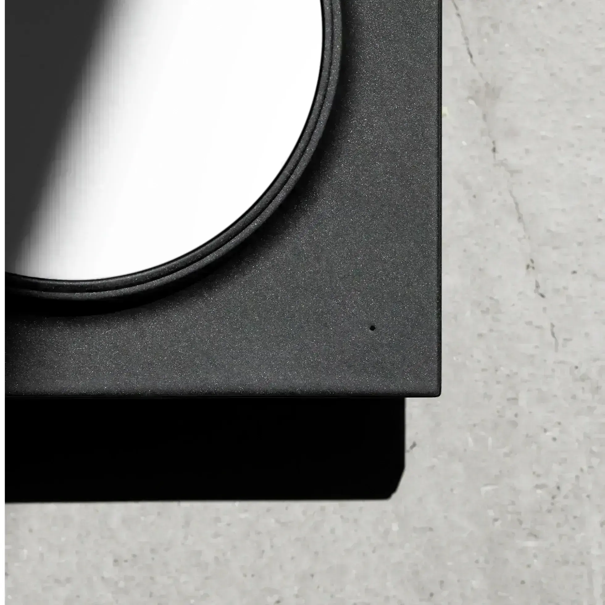 Native-Union-Drop-Magnetic-Wireless-Charger-7