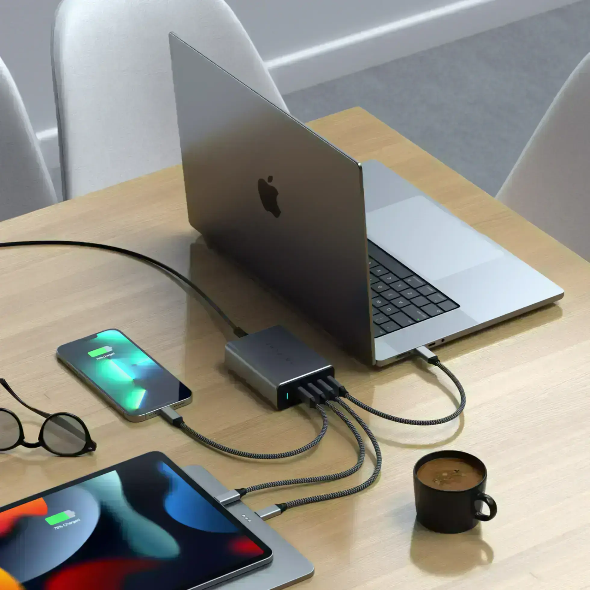 Satechi-165W-USB-C-4-port-PD-Gan-Charger-1