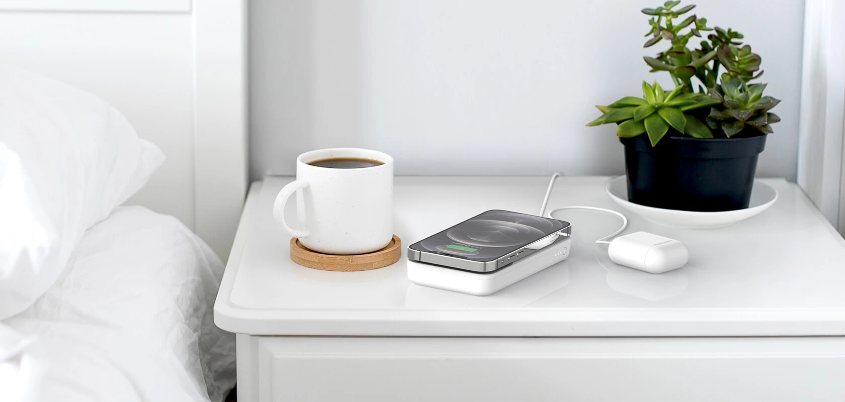 Belkin-Magnetic-Portable-Wireless-Charger-1