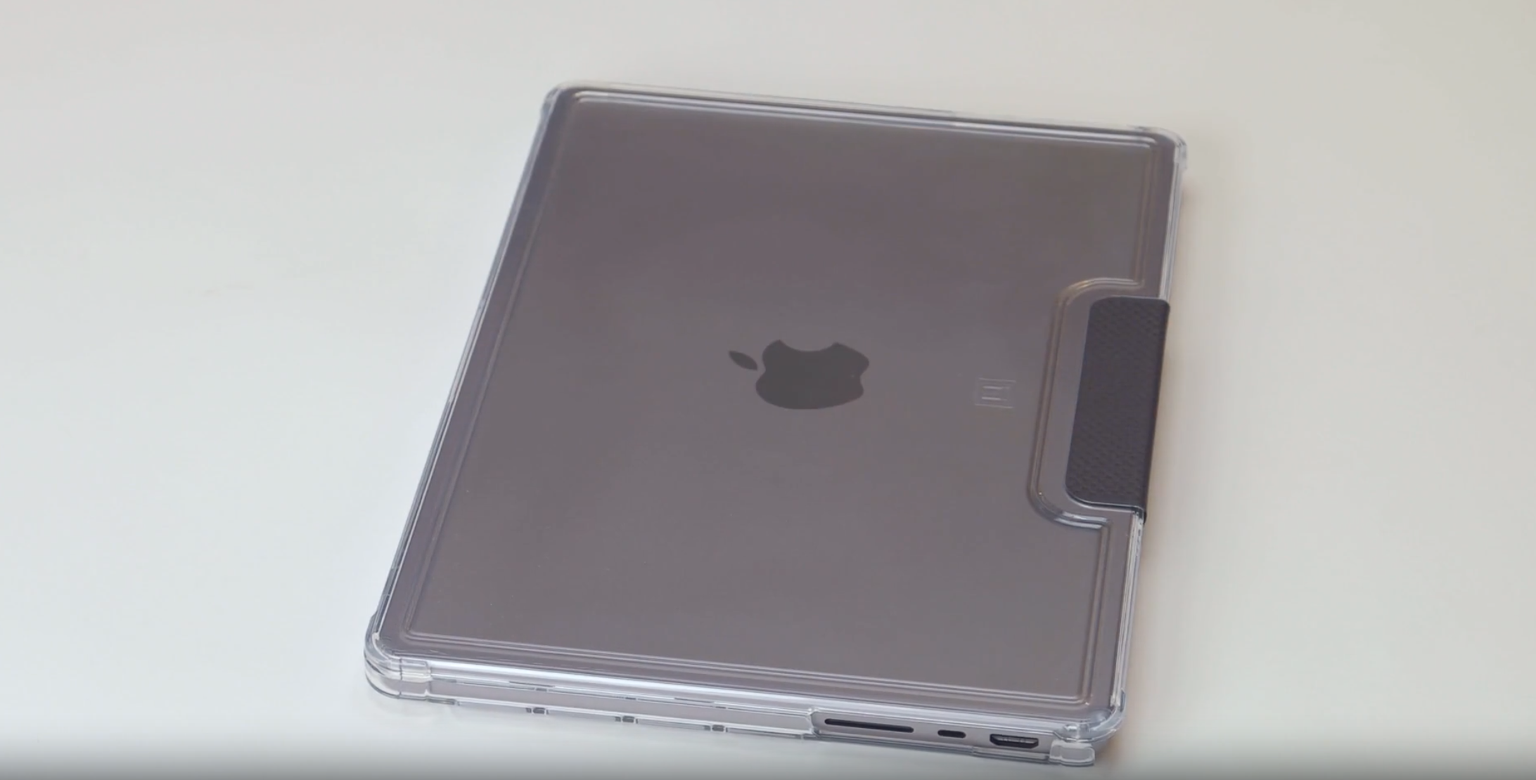 UAG [U] Lucent series case for MacBook Pro