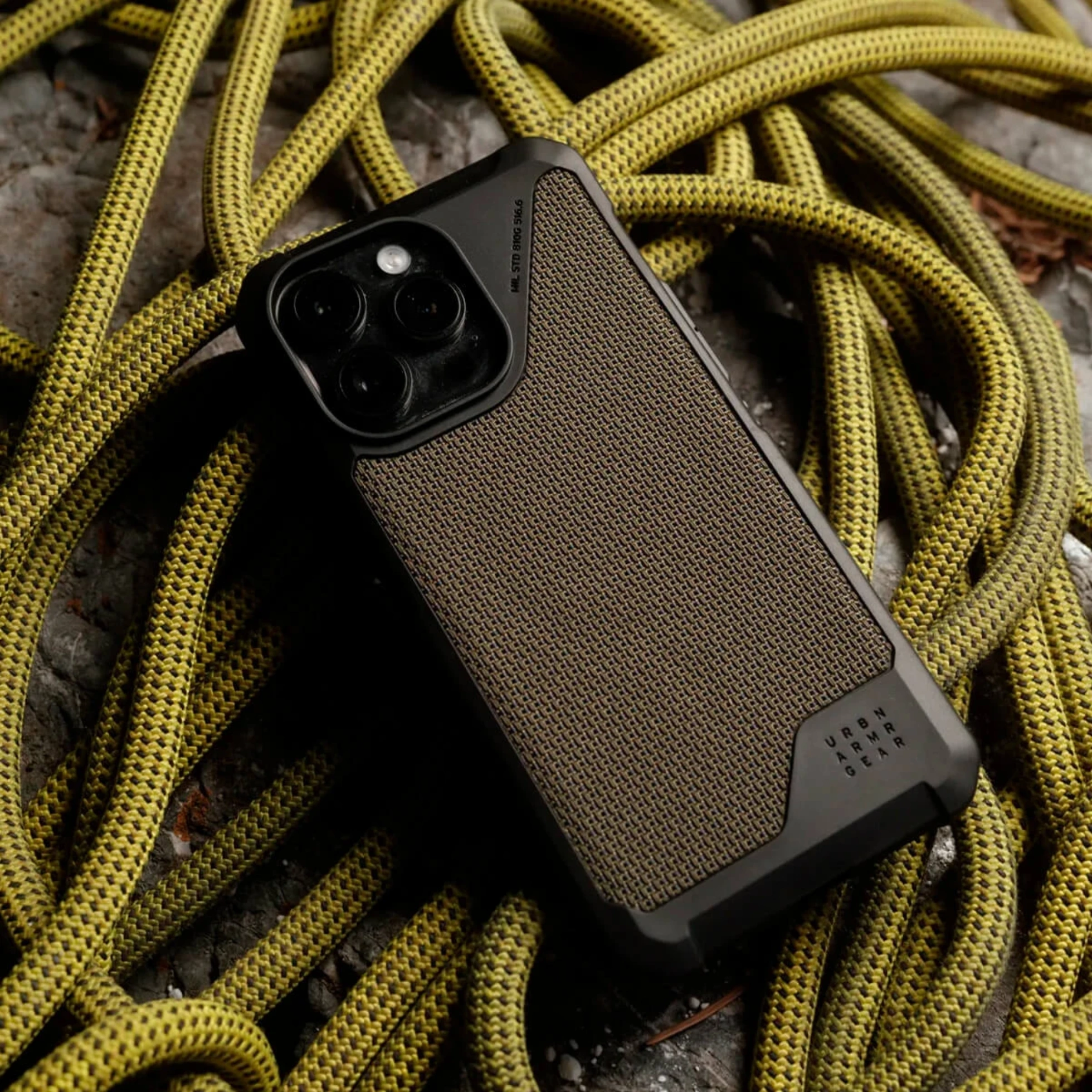 Обзор чехлов UAG – главные секреты ударопрочного бренда