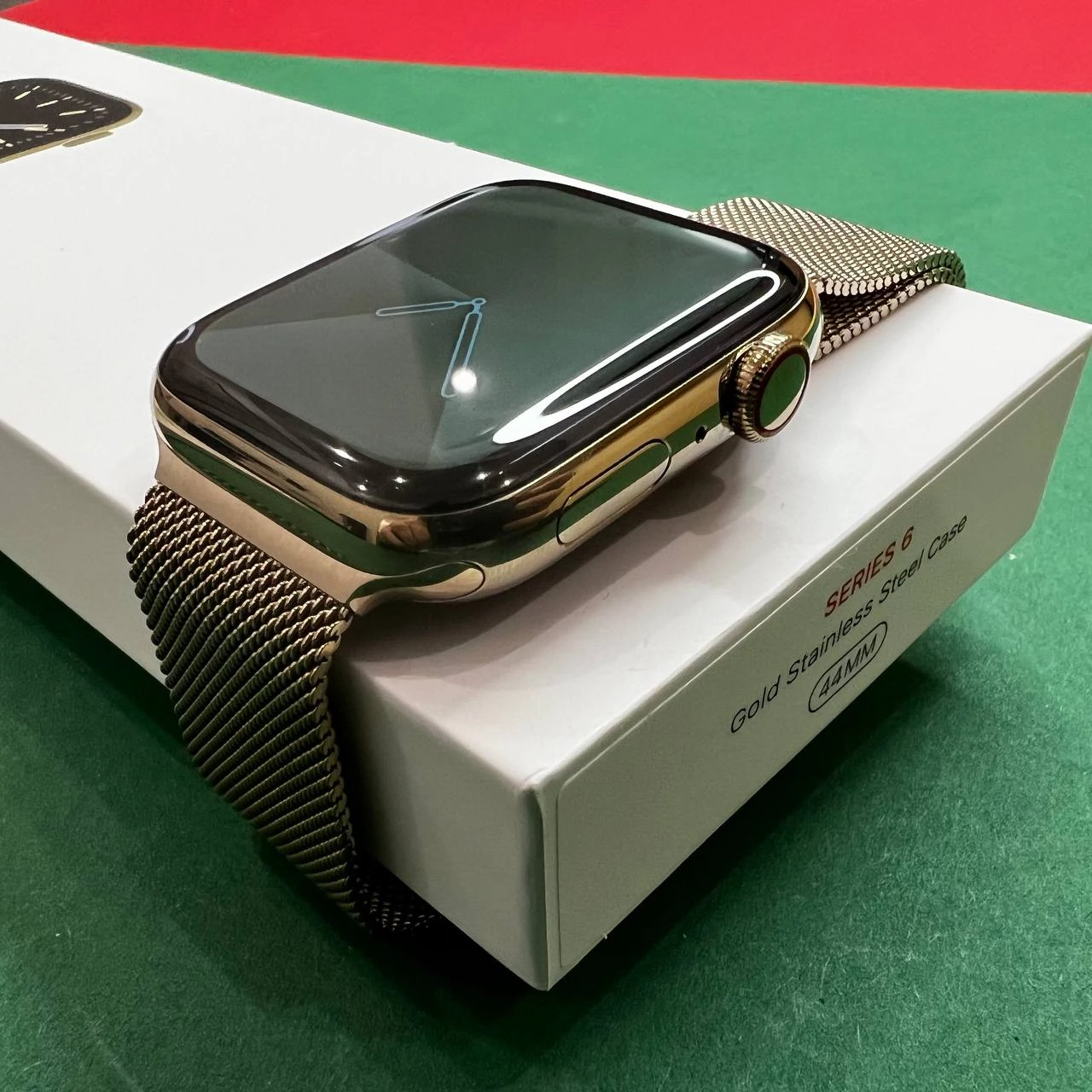 USED Apple Watch Series 6 GPS + Cellular 44mm Gold Stainless Steel Case с Gold Milanese Loop (M07P3, M09G3)