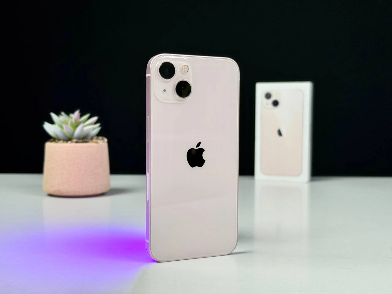 ВЖИВАНИЙ Apple iPhone 13 256GB Pink (MLMY3, MLQ83) - Стан: ідеальний | Акумулятор: 100% | Комплект: повний | Гарантія: 1 міс.