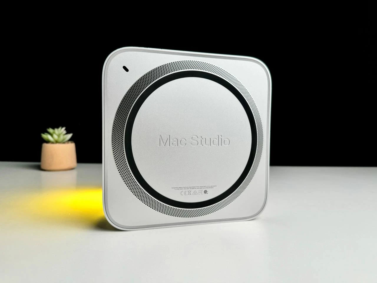 ВЖИВАНИЙ Apple Mac Studio (Z14J0008G)
