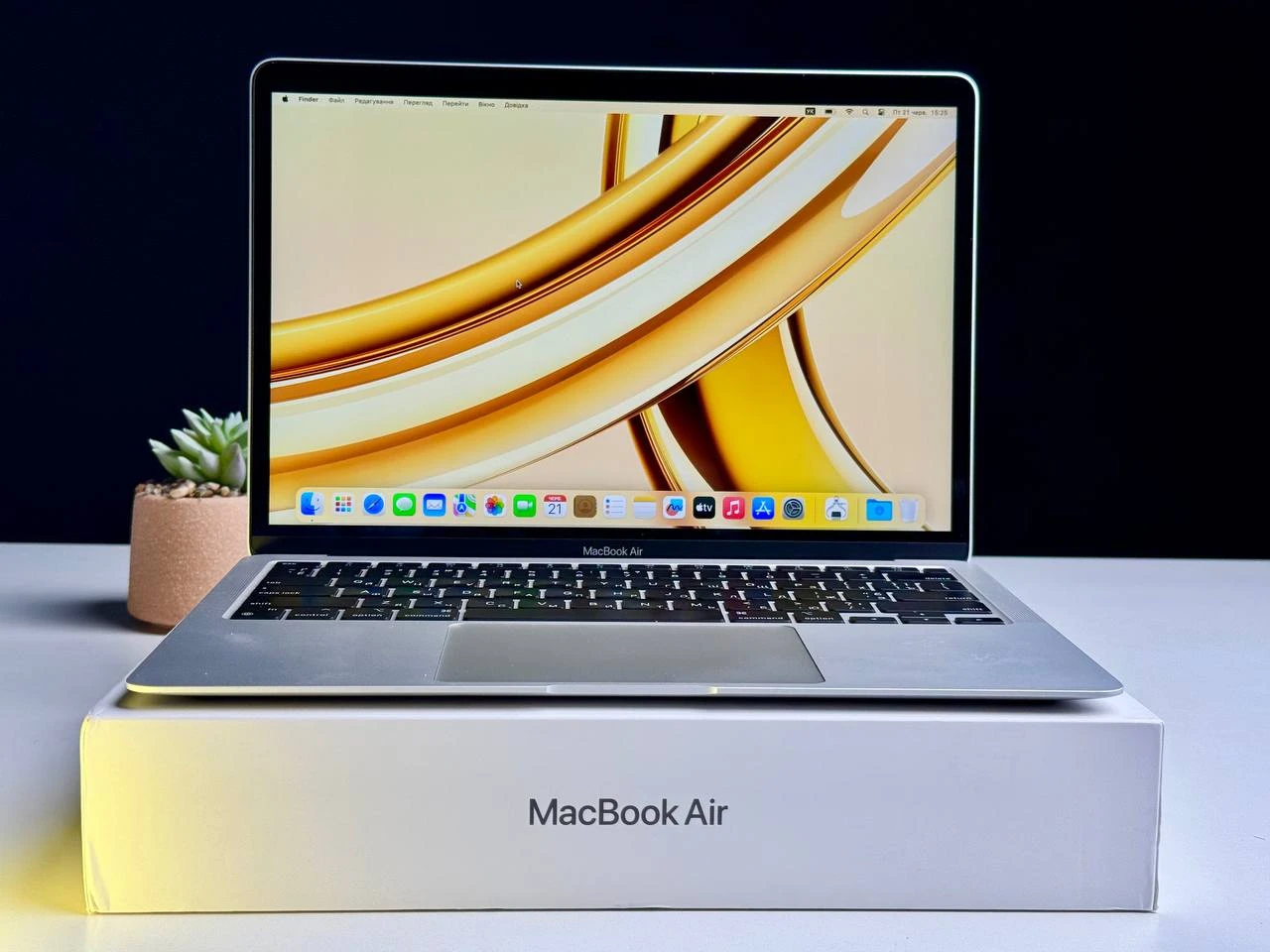 Б/У MacBook Air 13" Silver 2020 (MGN93) - Состояние: хорошее | Комплект: полный | Гарантия: 3 мес.